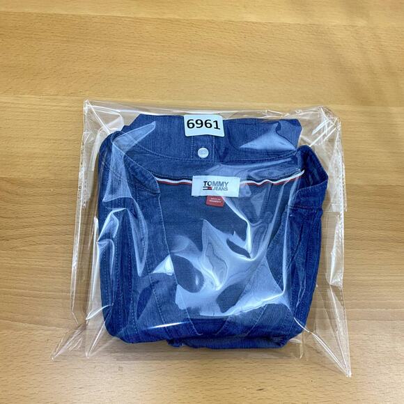 Tommy Hilfiger Denim Top Womens Medium Blue Button Up V-Neck Pin Tuck Sleeveless - Picture 9 of 9